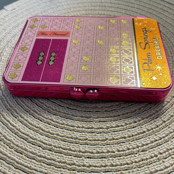 Too Face - Palm Springs Dreams Eyeshadow Palette - Picture 3 of 4